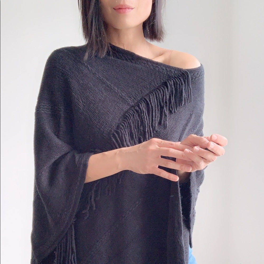 BLACK KNIT SHAWL PONCHO CAPE WITH FRINGES - Picture 5 of 6